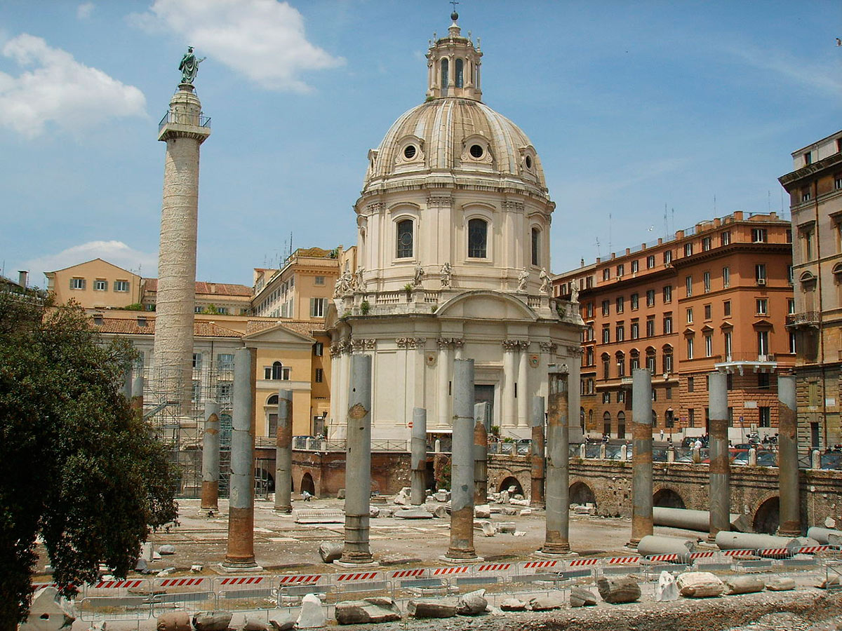 Foro de Trajano con los pilares de la Basílica Ulpia y la Columna Trajana