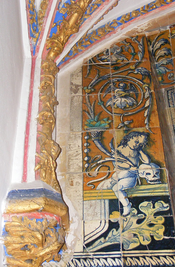 Mensula junto al retablo